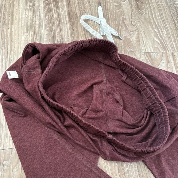 Vuori Dream Knit Performance Jogger in Elderberry Heather - Picture 9 of 9
